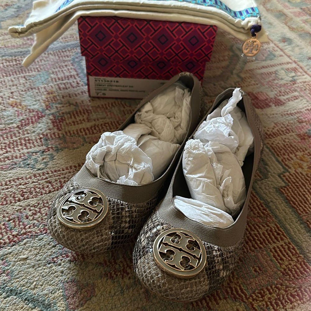 Size 7.5 Tory Burch Flats!